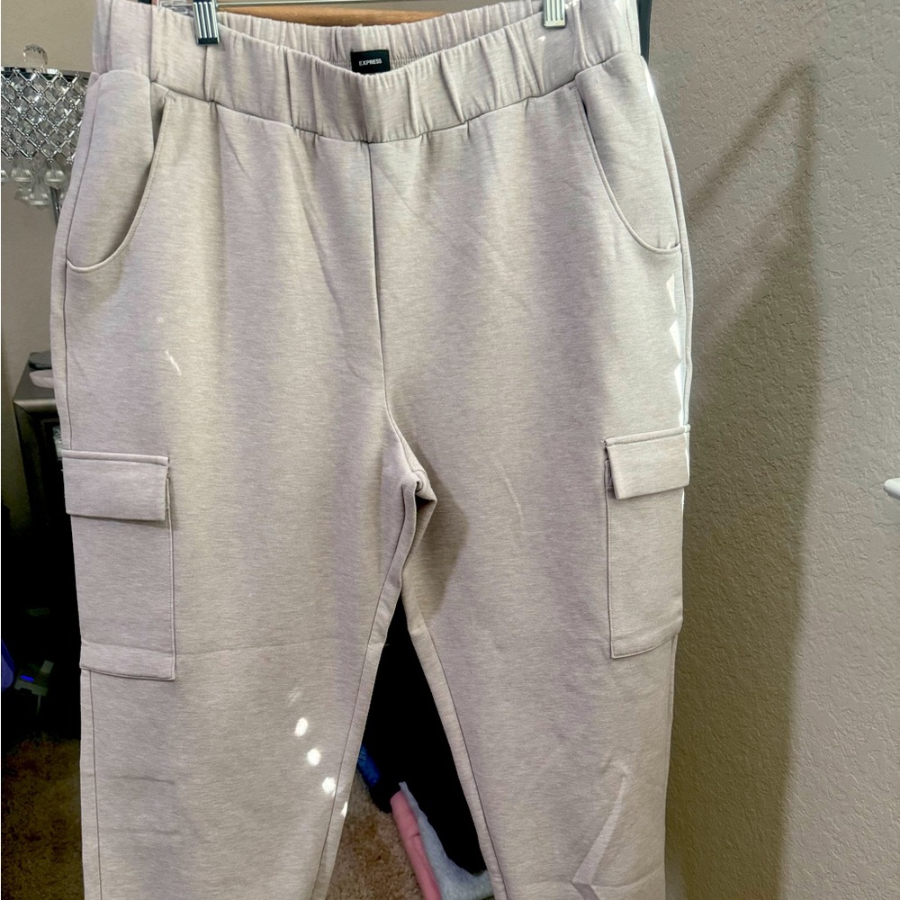 Express khaki color size Large cargo joggers